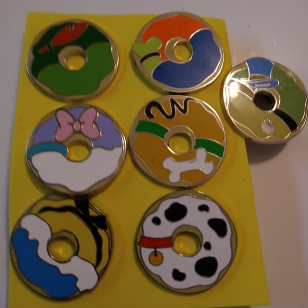 Disney Mickey & Friends Donut Mystery pins 2014